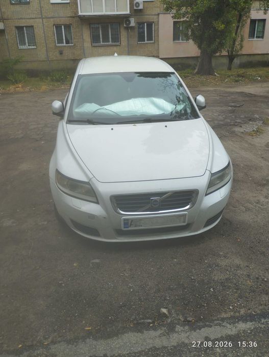Автомобіль  volvo v50