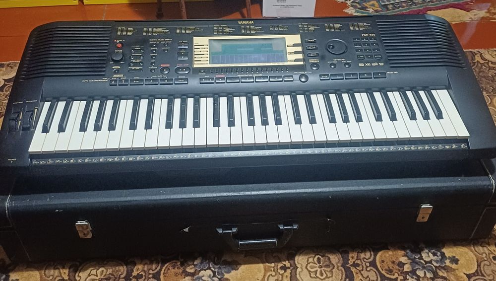 YAMAHA  psr  730