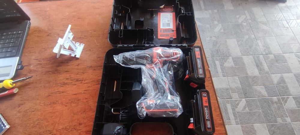 Шуруповерт аккумуляторный BLACK+DECKER BDCHD18KB