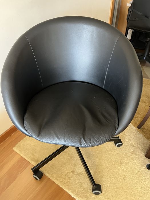 Cadeira escritorio preta (em bom estado)