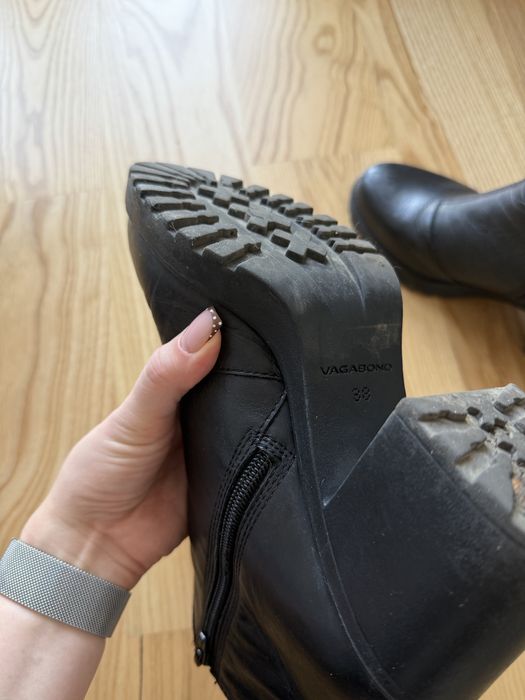 Skórzane botki na obcasie Vagabond 38 buty czółenka