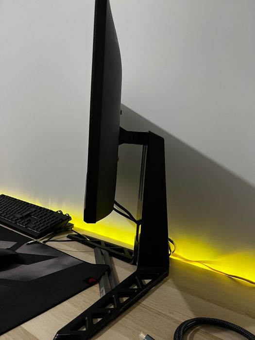 Monitor Lenovo Legion 24" LED IPS FullHD 180Hz Altura Ajustable