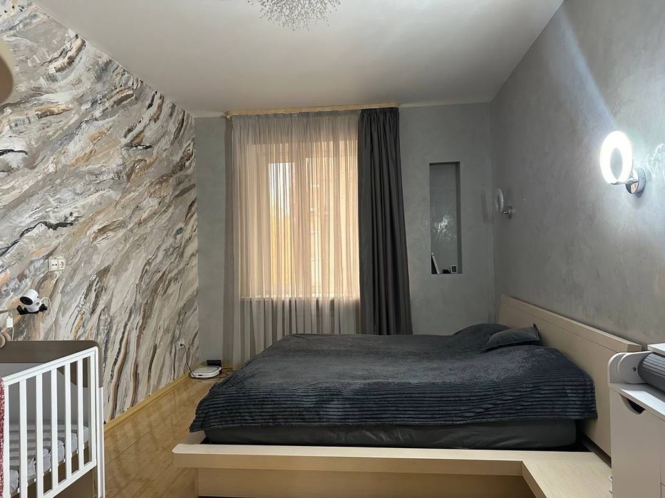 Продаж  3х кімнатної квартири студії в самому центрі біля Європи