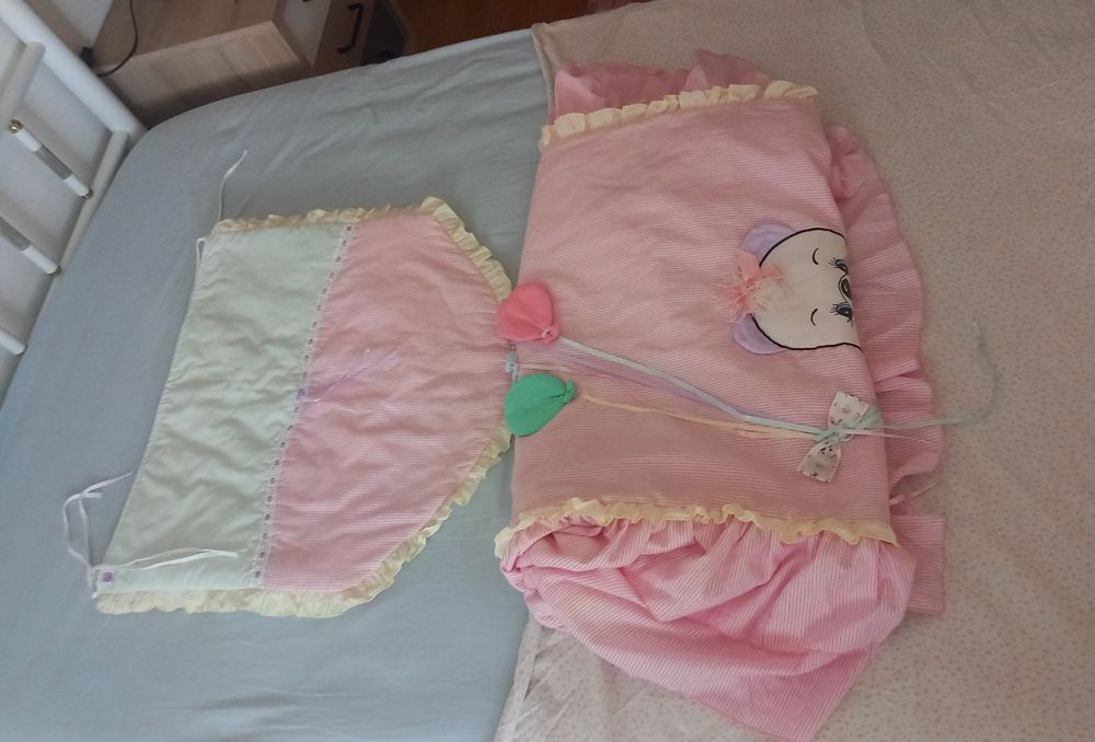 COLCHA para CAMA de BEBÉ,CRIANÇA Com bonito padrão. Quarto criança.