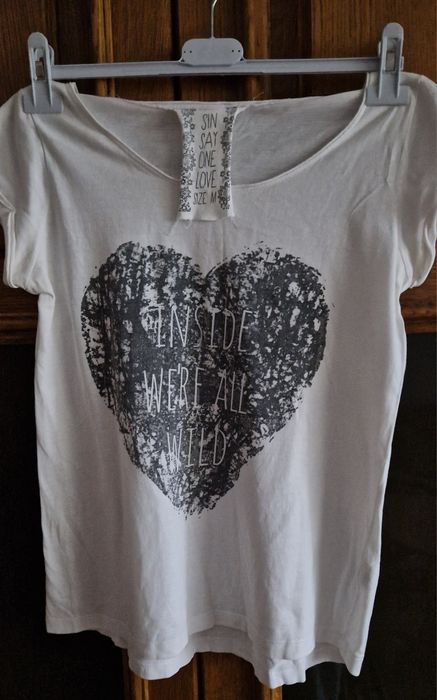 T-shirt damski z nadrukiem Sinsay.
