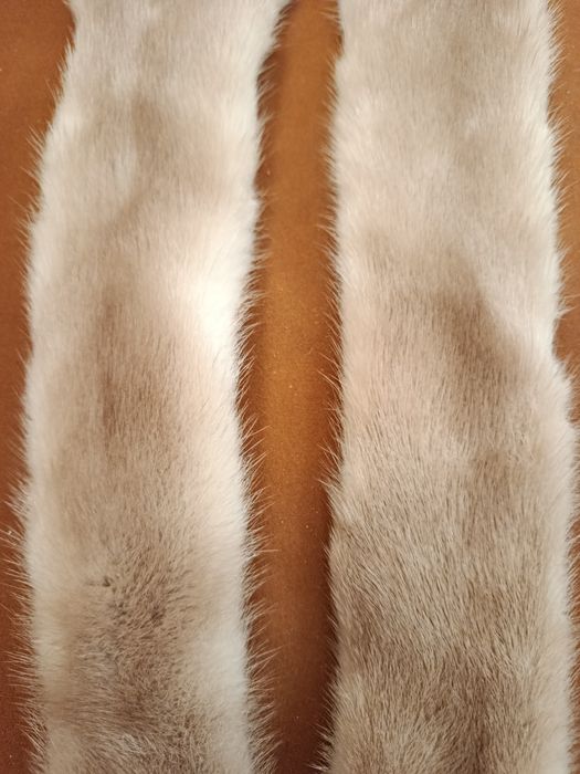 Skórki norek beżowe