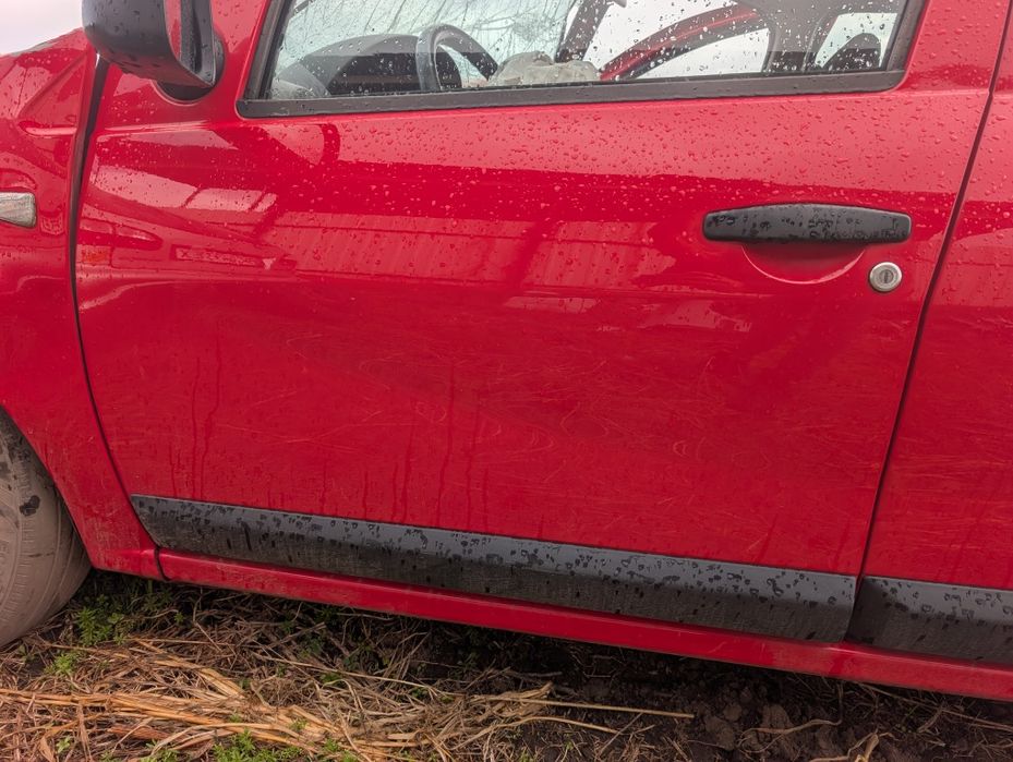 Двері передні задні ліві dacia ov21d сандеро Рено