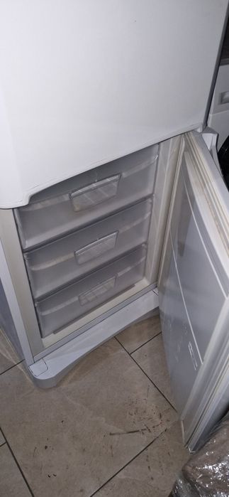 Холодильник INDESIT