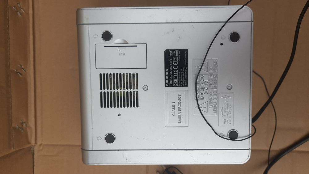 GRUNDIG CCD 5690 функціональний радіо-будильник, стерео
Почніть день з