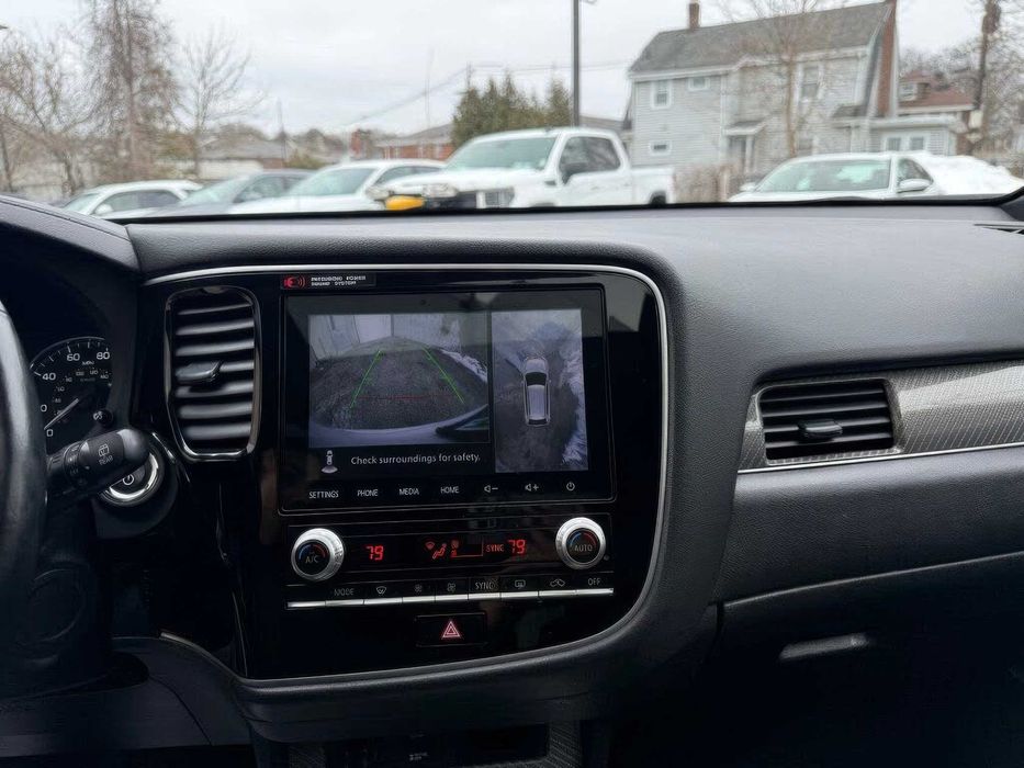 Mitsubishi Outlander PHEV      2020