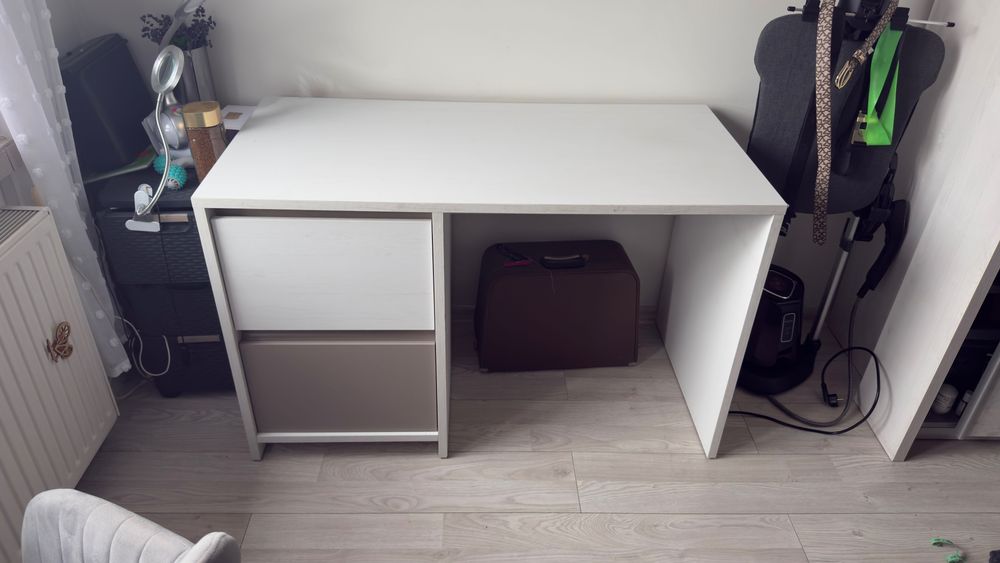 Sprzedam biurko białe z szufladami