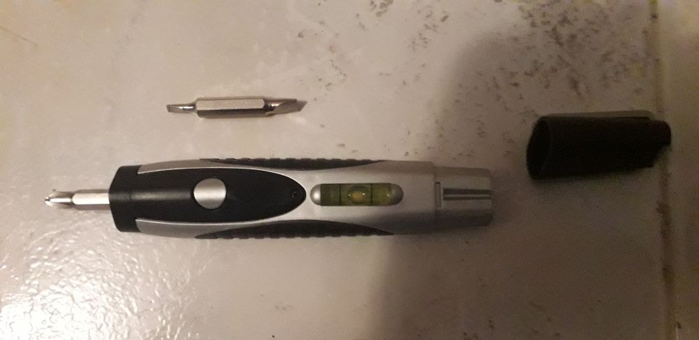 Ferramenta com nível