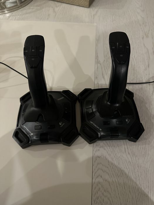 Volante logitech G923 e  2 logitech attack 3477768421685350404