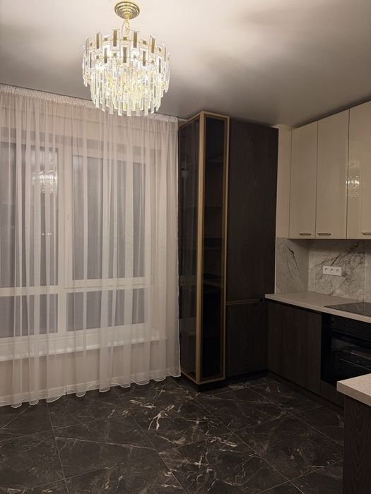 VP Продаж сучасної 1-кімнатної квартири в новобудові, укомплектована