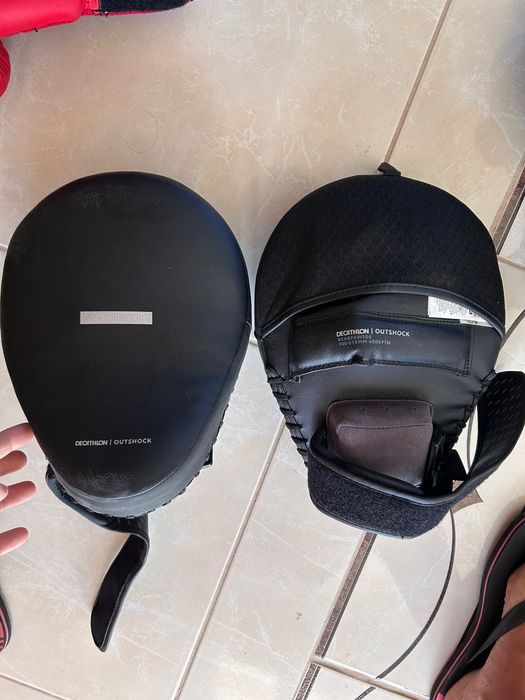 Luvas- caneleiras com pé- plaustrons para boxe