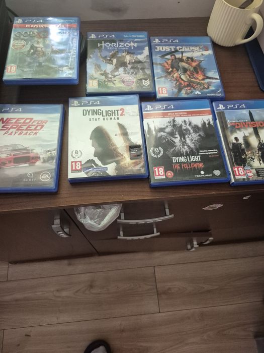 Sprzedam caly zestaw ps4 pro plus GOGLE kamerka 2XMOVE gry