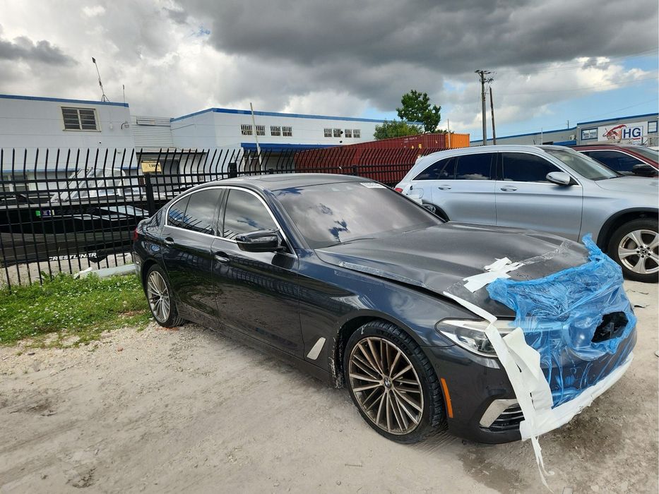BMW 540I авто в дорозі