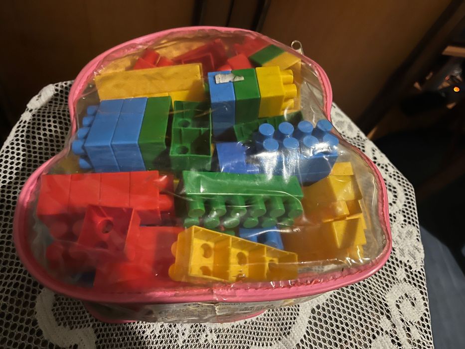 Klocki plastikowe w plecaku 41 elementow