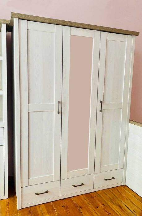 Szafa trzydrzwiowa Luca Juzi z lustrem i szufladami - BRW