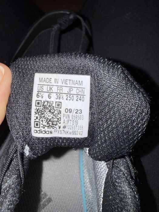 Продам трекінгові кросівки adidas terrex