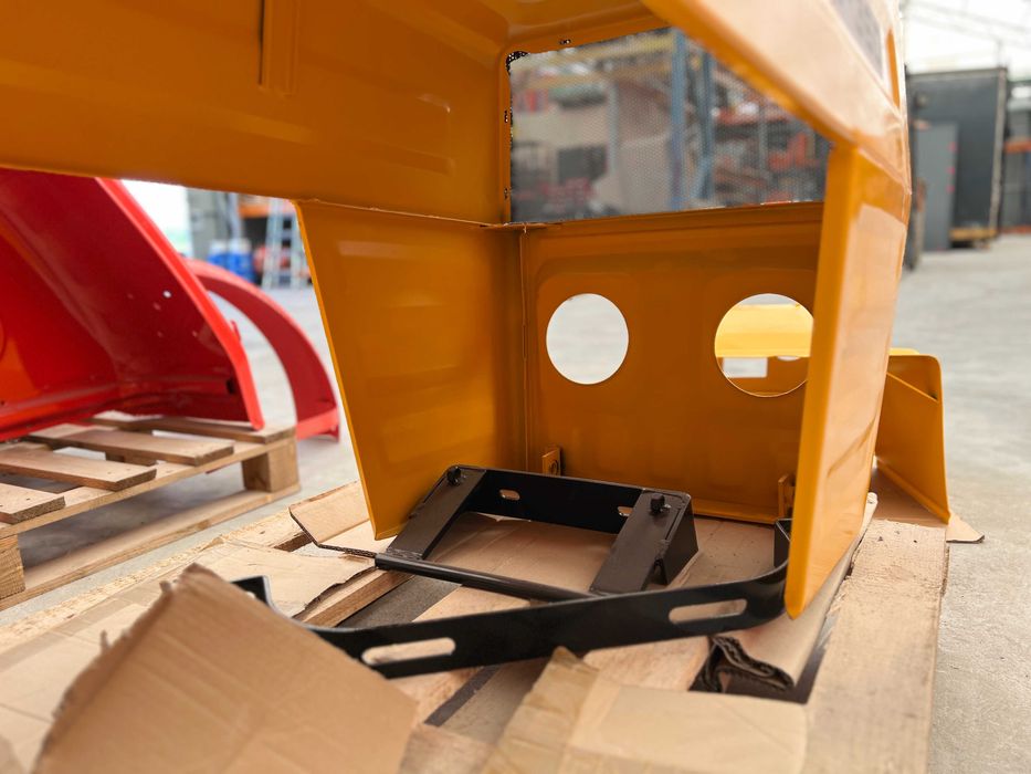 Maska do C330 C360 Maska Ursus z tworzywa i metalowe Dostawa całe PL