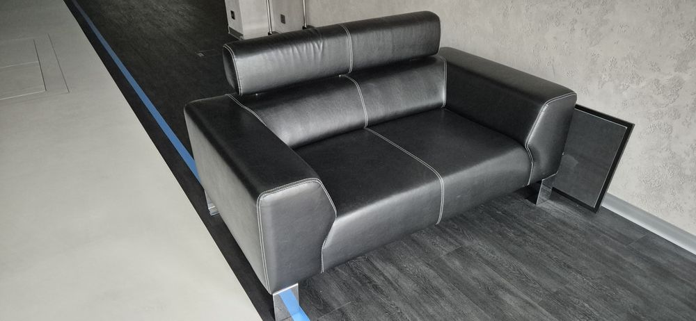 Sofa biurowa loft , skóra eko, wysoka jakość - stan perfekcyjny