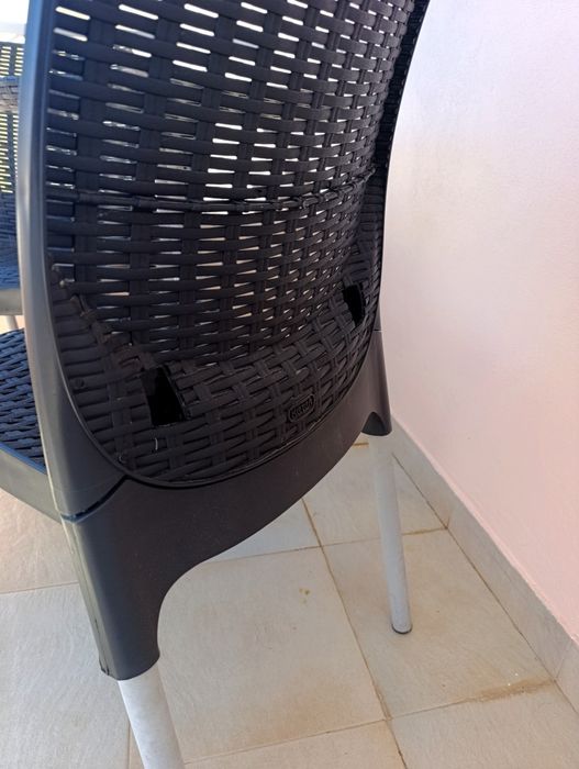 Conjunto mesa + 2 cadeiras