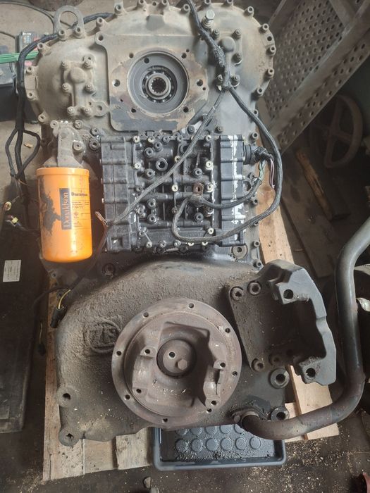 Skrzynia biegów  zf 4wg210    jcb  case hitachi