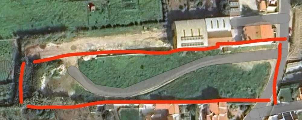 Terreno 5540 m^2 em Atouguia da Baleia: Dupla Frente com Potencial