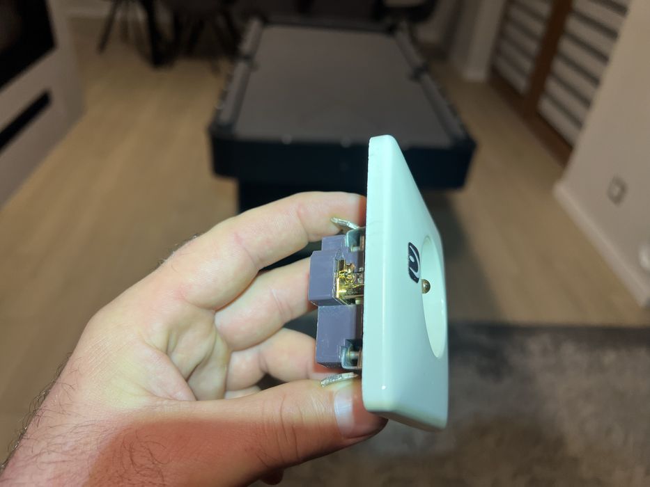 Gniazdo scienne audio nova