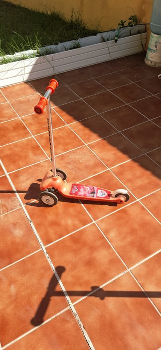 Trotinete Infantil 3 Rodas - Disney Cars (Faísca McQueen)