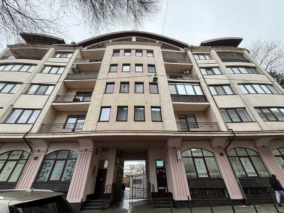 Оренда просторої 4-х кімнатної квартири на вул. Ю. Руфа (Некрасова)