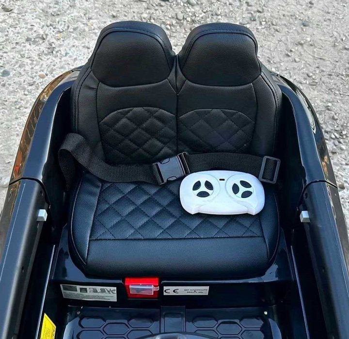 Дитячий Електромобіль Audi SQ8 Чорний на радіокеруванні