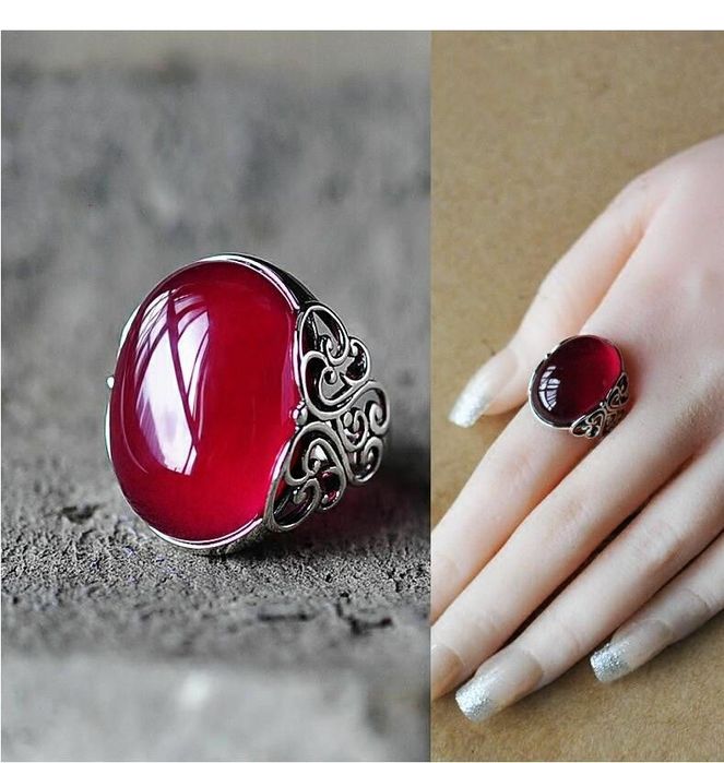 Женское кольцо с изменчемым размером.