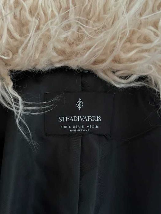 Długi Czarny płaszcz z kożuszkiem Rozmiar S stradivarius