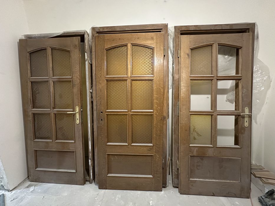 Drzwi drewniane wraz z ościeżnicami 3 kpl