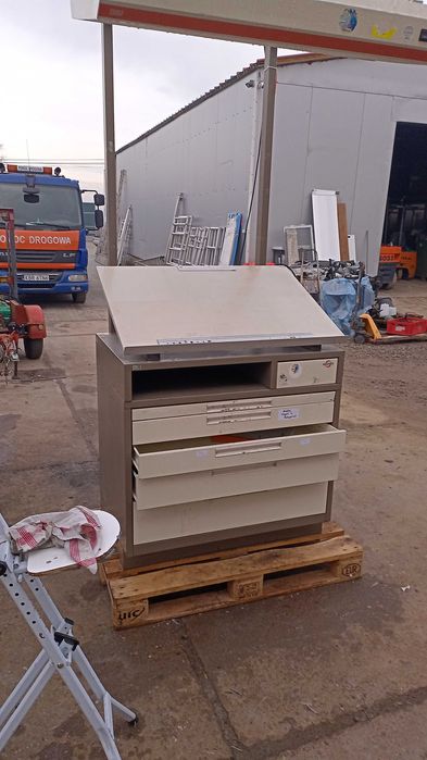 szafka wieloszufladowa z oświetleniem;szafa narzędziowa,szfa biurowa