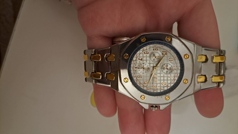 Vendo varios relógios de pulso