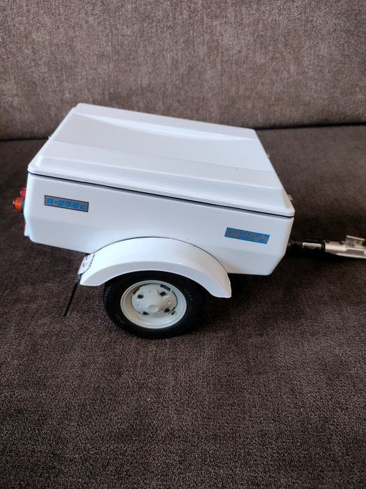 Przyczepka Niewiadów N-250c, model w skali 1:8 DeAgostini