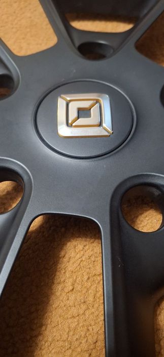 Колпак до автомобіля  RIVIAN