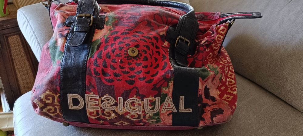 Mala de marca desigual