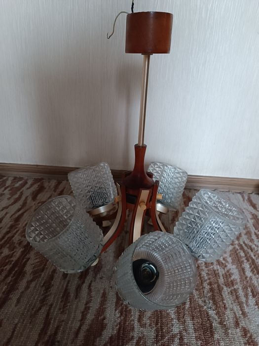 Продам люстру б/у