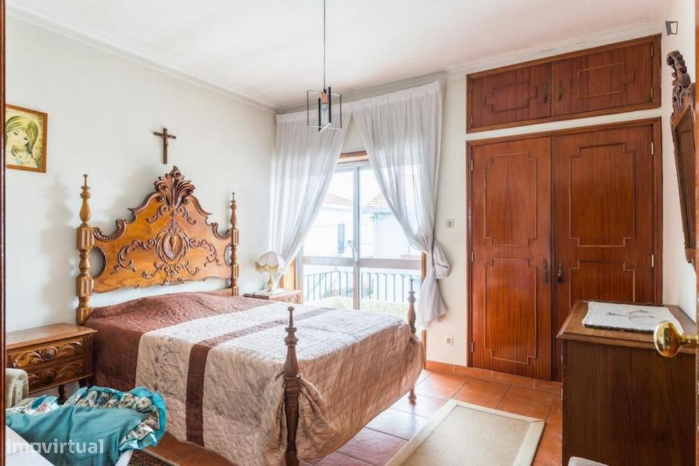 Quarto - localizado em Pedrouços Porto
