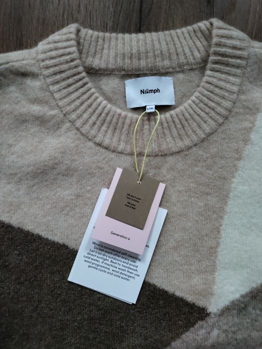 Шикарний пуловер у бежеві тони