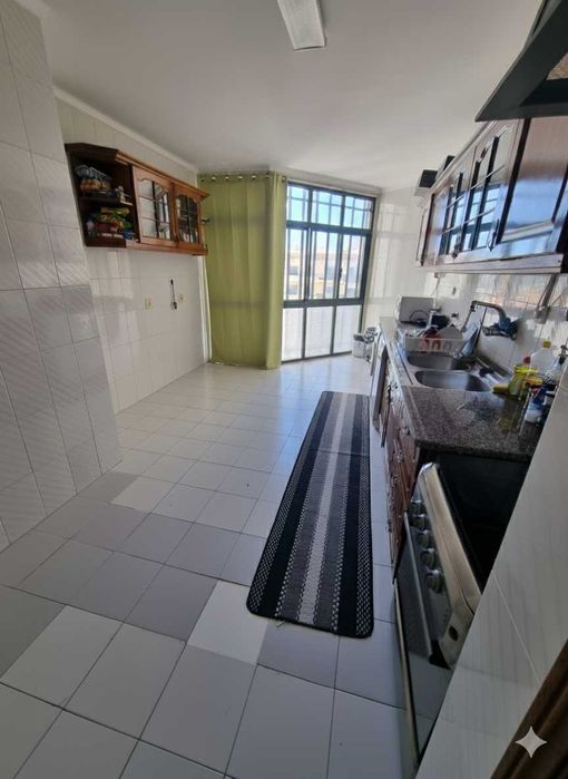 Arrenda-se T3 127 m2 2 WC garagem Sto. António Cavaleiros Loures