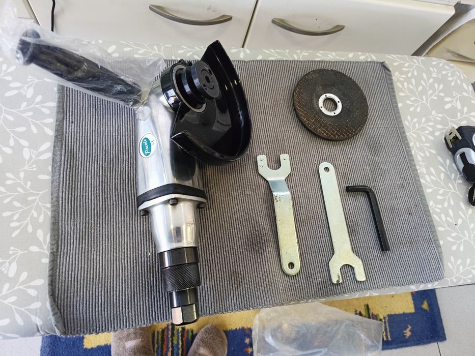 Rebarbadora pneumática