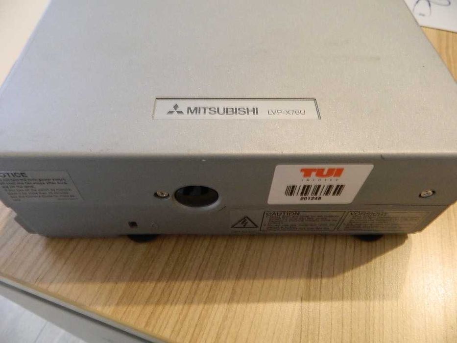Projektor Mitsubishi X70U