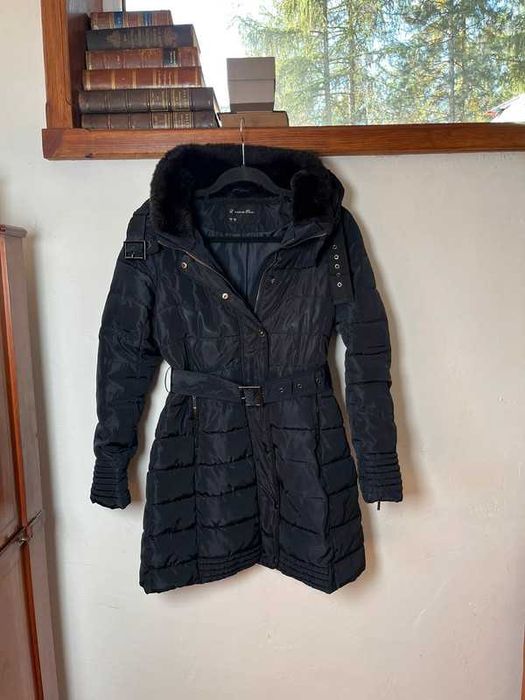 Damski płaszcz zimowy pikowany granatowy zasuwany na zamek 36/S