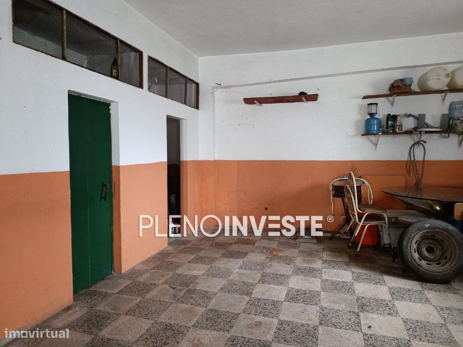 Lugar de parqueamento e arrecadação na Cruz de Pau