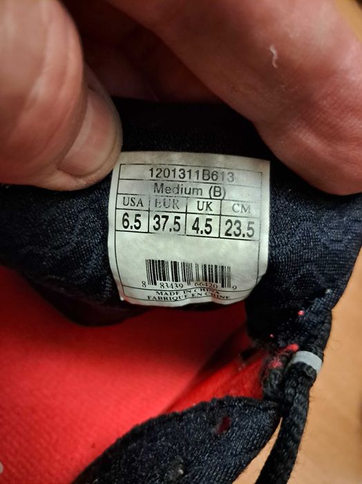 Оригинальные ДЕТСКИЕ Кроссовки Brooks 
   размер 37.5